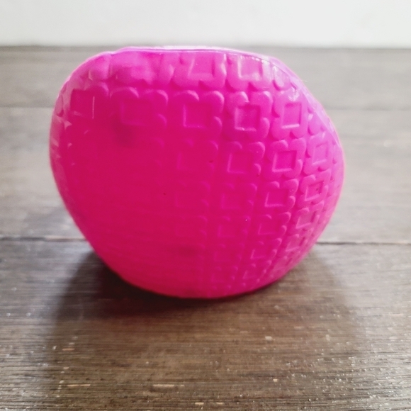 Pink Plastic Egg Chair For Dollhouse Barbie Sized - Picture 3 of 8